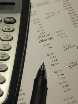 האם כדאי לכם להגיש בקשה להחזרי מס לבד?